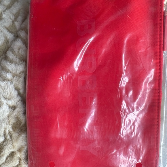 Burberry Vibrant Red Zipper Pouch/wristlet + Burberry Camera Pin- GWP bundle - Picture 5 of 9